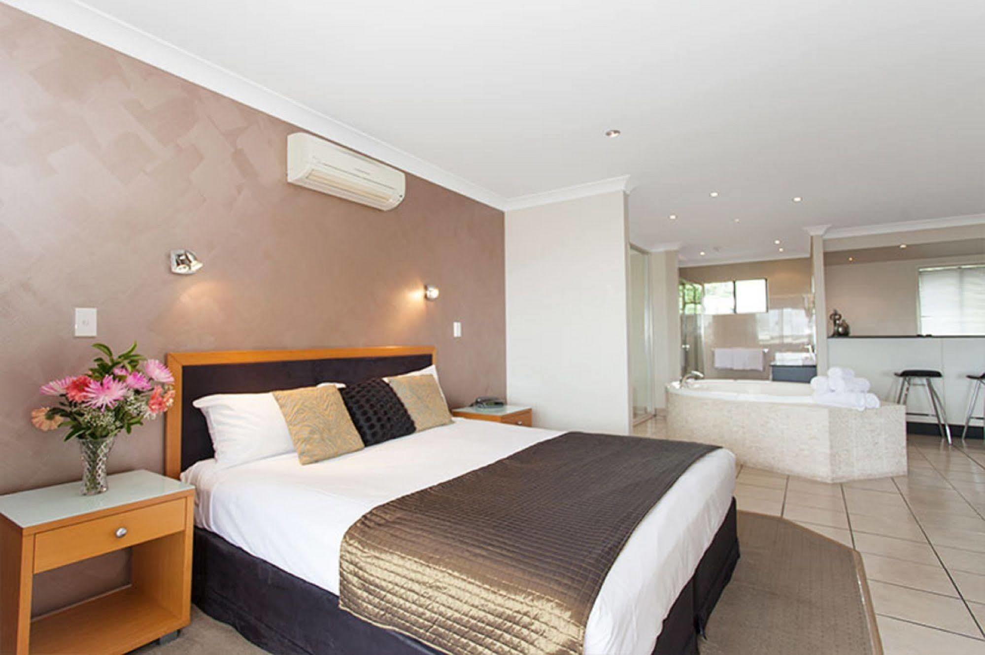 Windmill Motel & Events Centre แมคคาย ภายนอก รูปภาพ